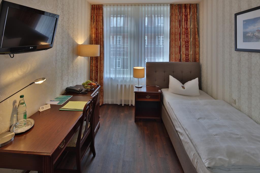 Hotel Elefant Schwerin  Oda fotoğraf